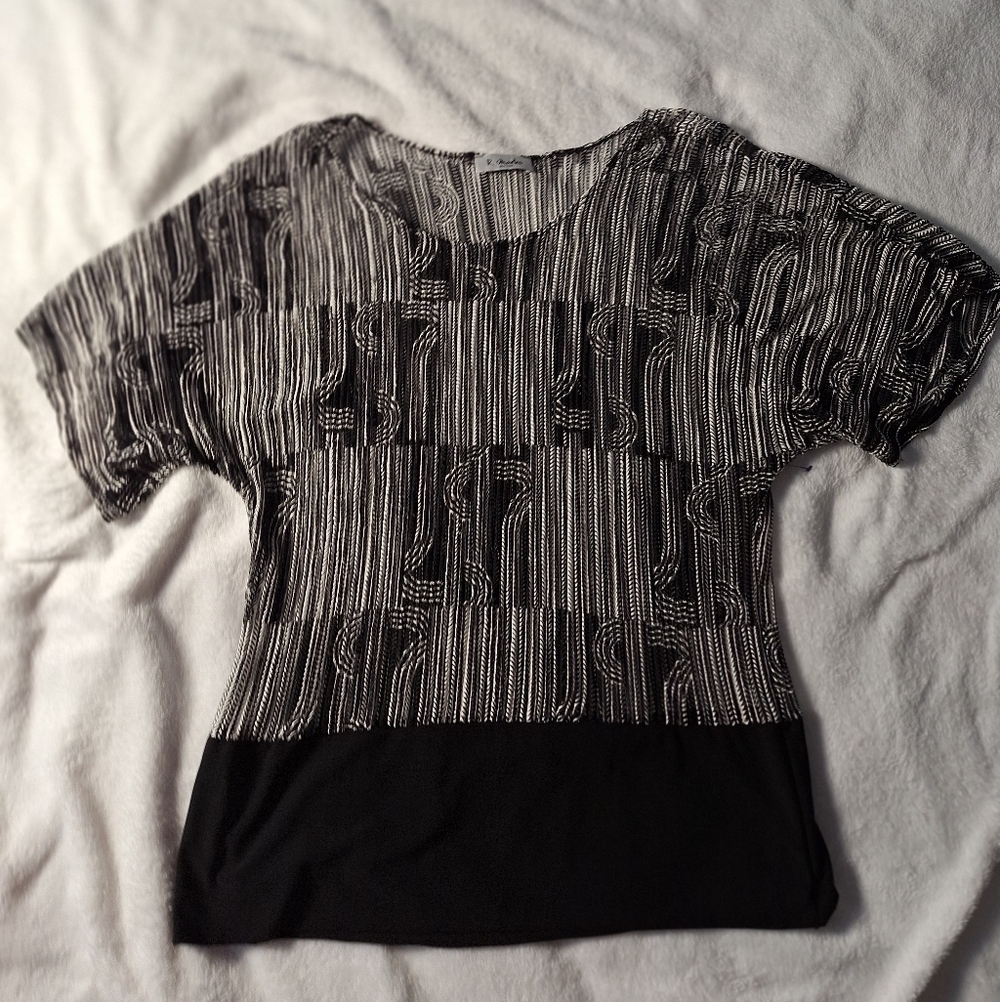 R. Marks New York Sheer Abstract Art Deco Top Women’s Short Sleeve Black/White